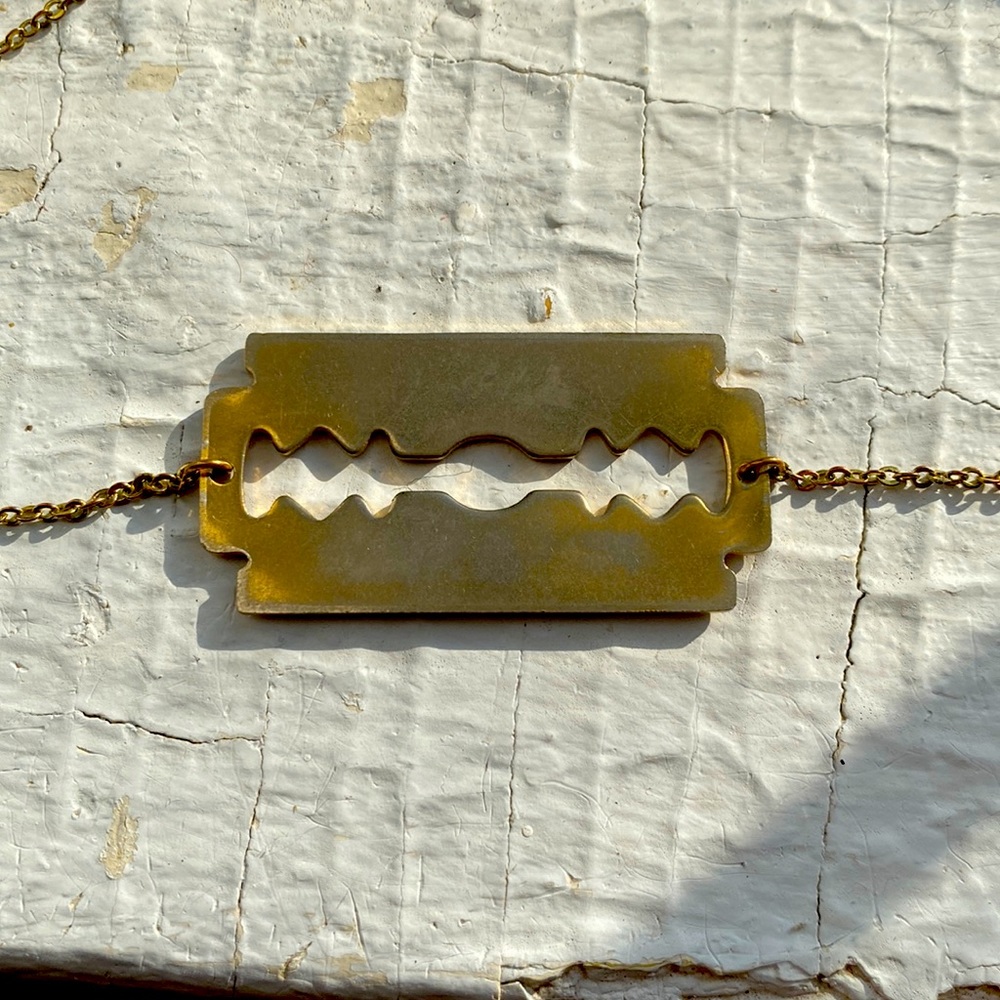 razor necklace